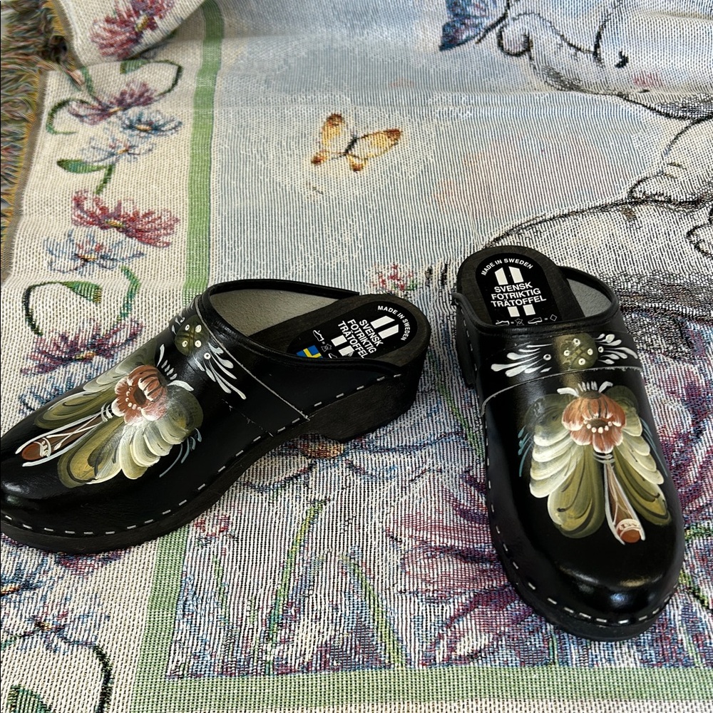 NWOT Svensk Fotriktig Tratoffel Swedish Clogs Hand Painted Size 41 - Picture 2 of 7